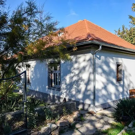 Parókia és Coworking A Balaton Mellett Apartman *