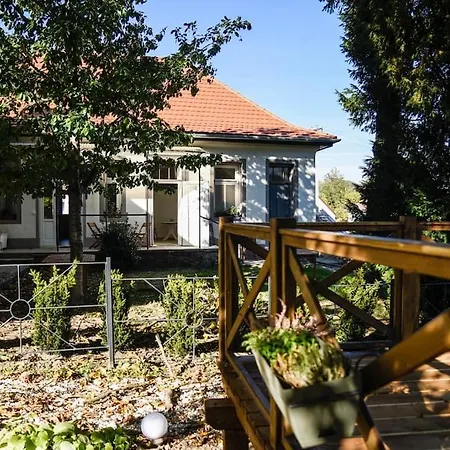 Lägenhet Parokia Es Coworking A Balaton Mellett Kaptalantoti