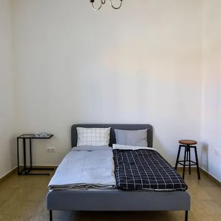 Parokia Es Coworking A Balaton Mellett Lägenhet *