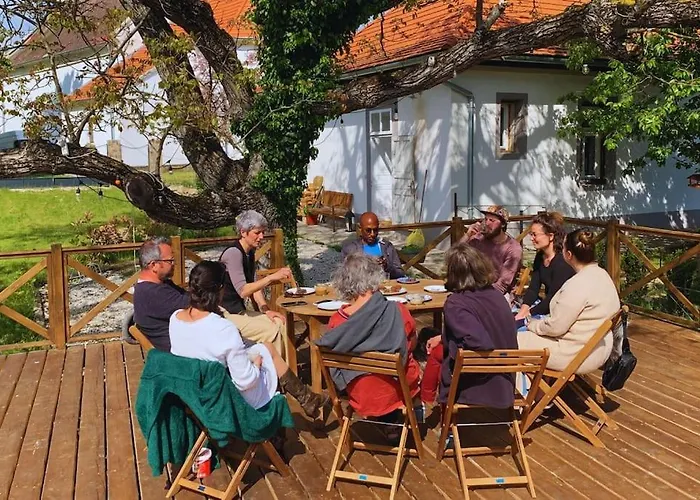Parokia Es Coworking A Balaton Mellett דירה