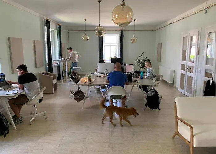 Parokia Es Coworking A Balaton Mellett Kaptalantoti