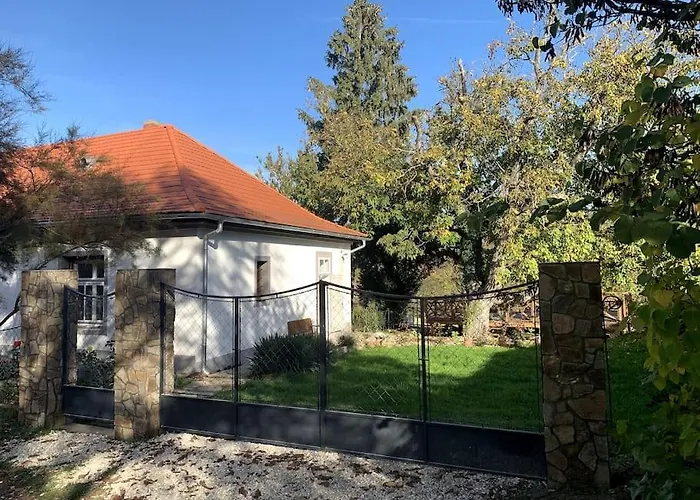 Parokia Es Coworking A Balaton Mellett דירה *