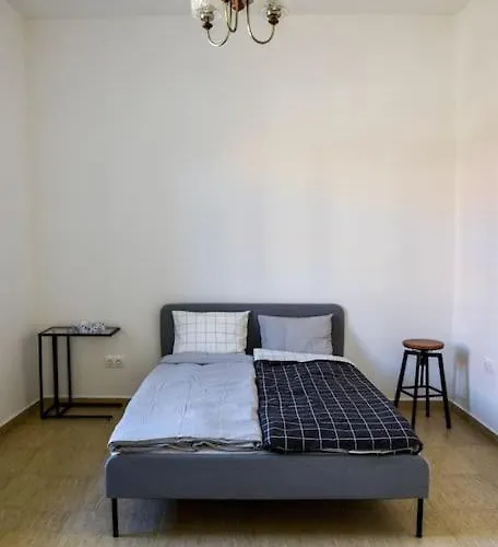 Parokia Es Coworking A Balaton Mellett شقة *