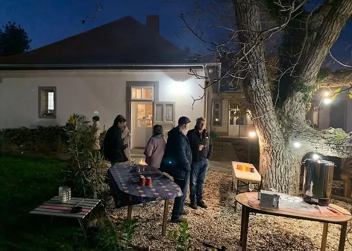 Parokia Es Coworking A Balaton Mellett דירה