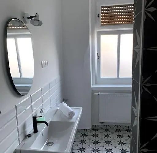 شقة Parokia Es Coworking A Balaton Mellett *