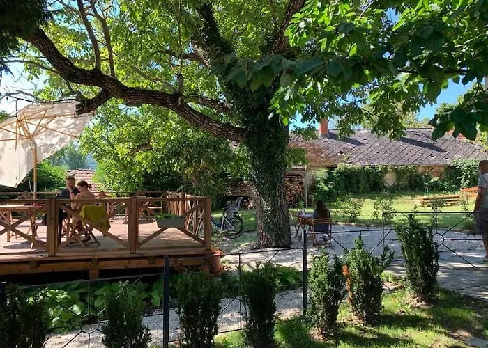 Parokia Es Coworking A Balaton Mellett *